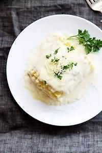 Crumble, vegetable, with white sauce, wholemeal, homemade
